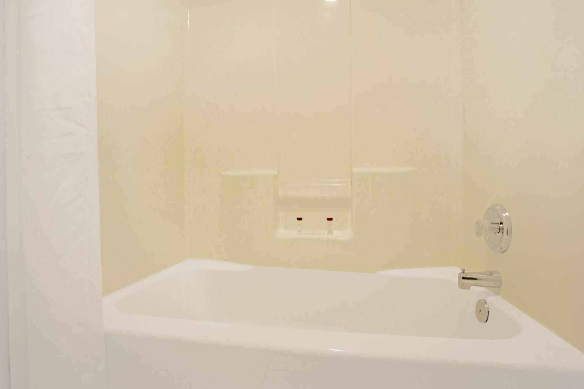 รามาดา บาย วินด์แฮม เดรเพอร์ Hotel เดรเปอร์ ภายนอก รูปภาพ