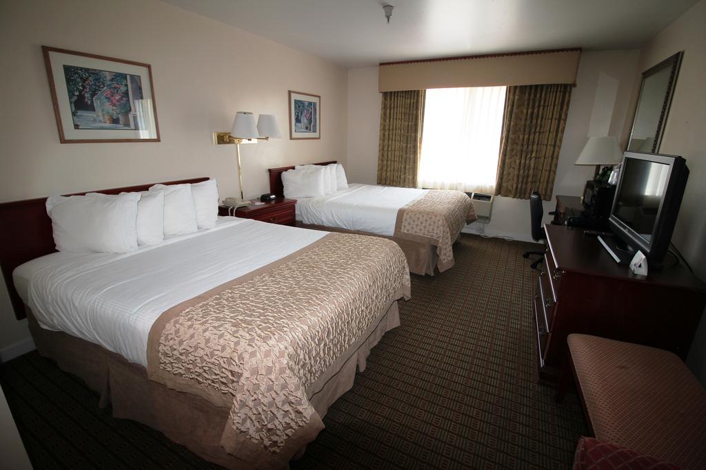 รามาดา บาย วินด์แฮม เดรเพอร์ Hotel เดรเปอร์ ภายนอก รูปภาพ